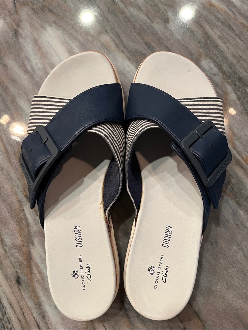 Clarks "Arla" Cloud Steppers Cushion-Soft Sandals-Navy Stripes - SIZE 7.5 - NWOT